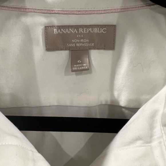 Banana Republic Ivory Button-Down Sleeveless Shirt - Picture 2 of 3